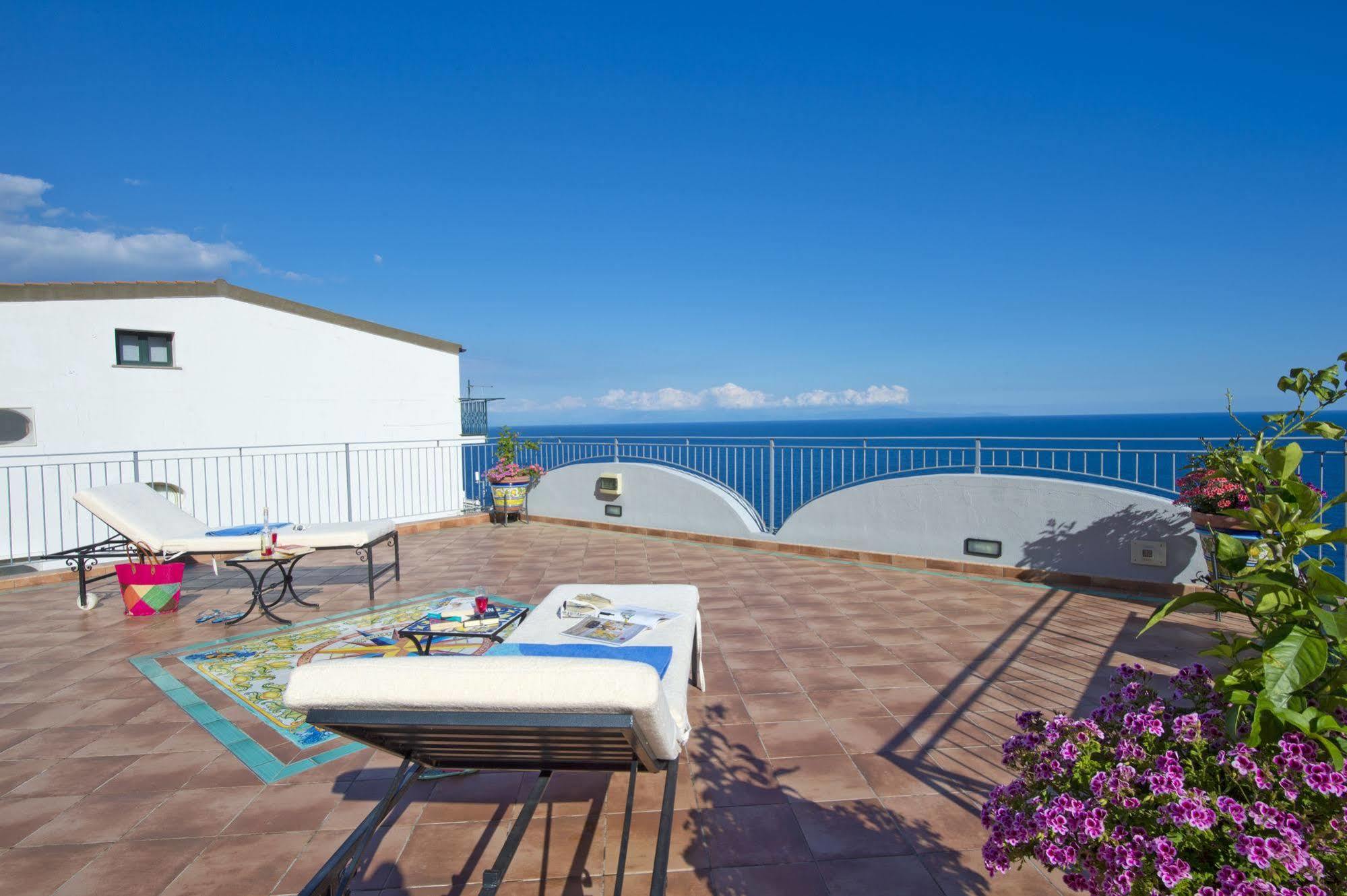 Il Giardino Dei Limoni Aparthotel Praiano Exterior foto